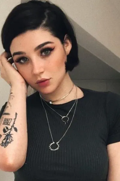 Mia Alves photo