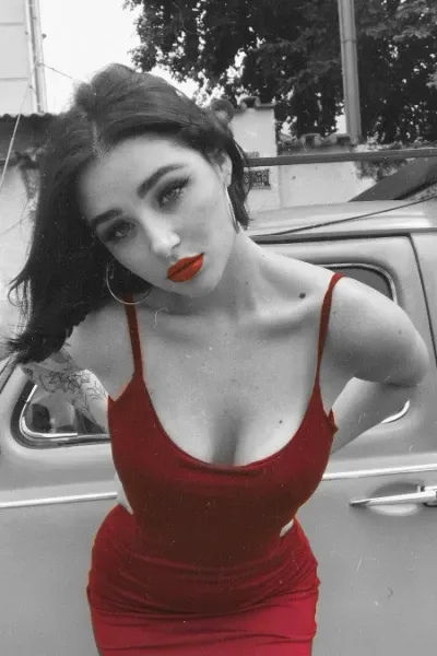 Mia Alves photo