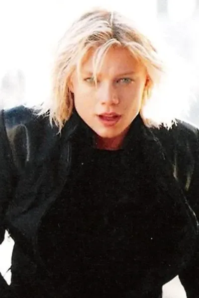 Peta Wilson photo