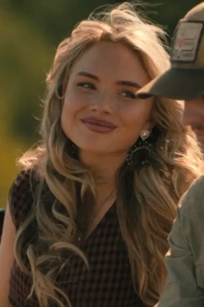 Natalie Alyn Lind photo