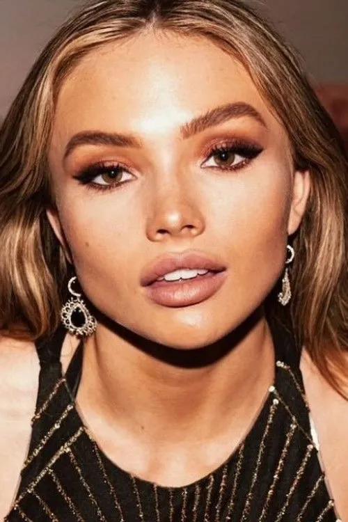 Natalie Alyn Lind photo