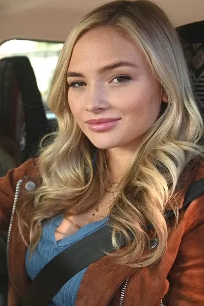 Natalie Alyn Lind photo