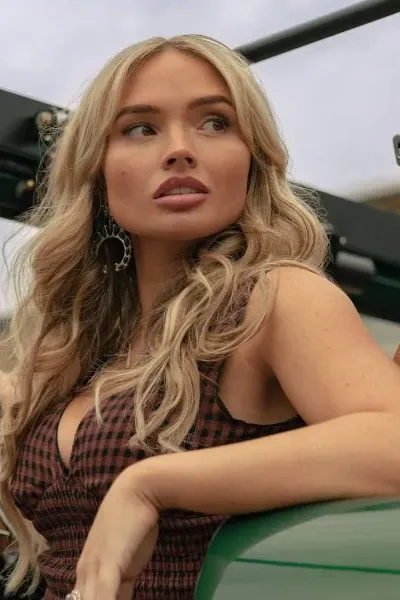 Natalie Alyn Lind photo