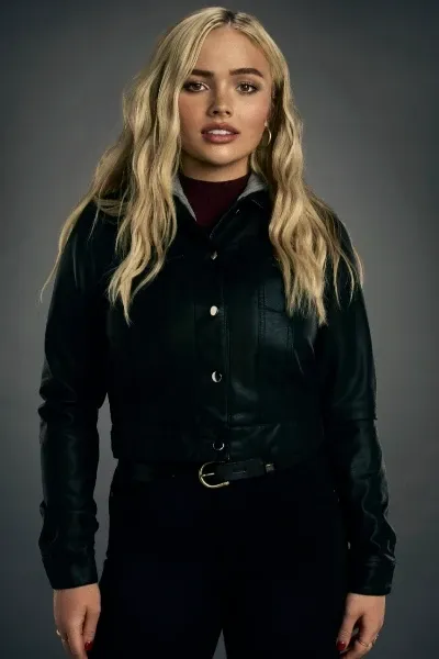 Natalie Alyn Lind photo