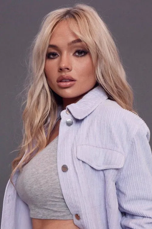 Natalie Alyn Lind photo
