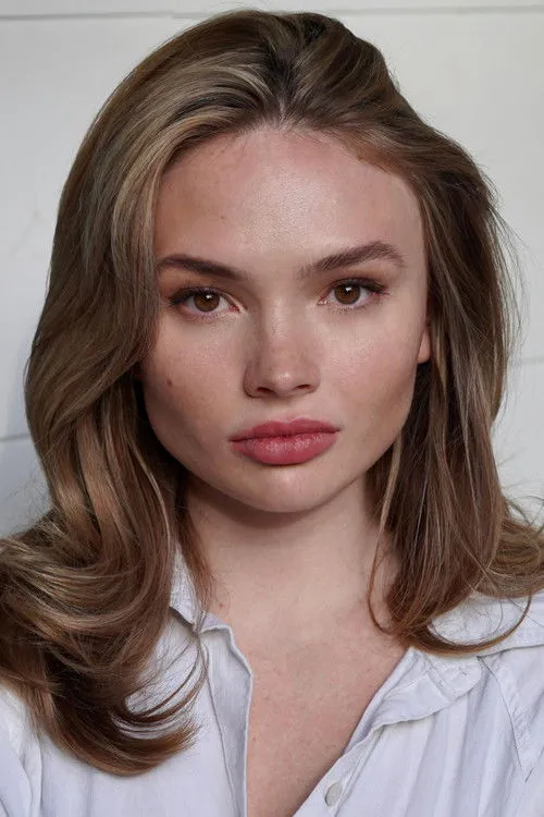 Natalie Alyn Lind photo