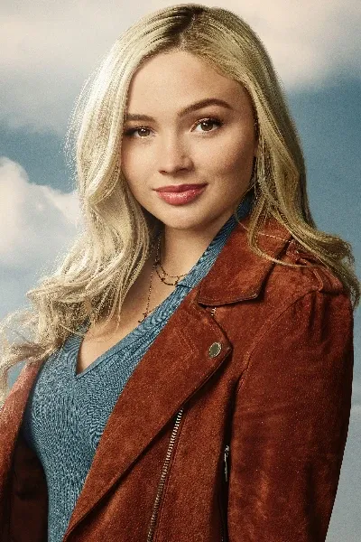 Natalie Alyn Lind photo