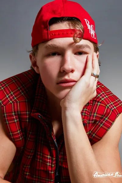 Dylan Hoffman photo