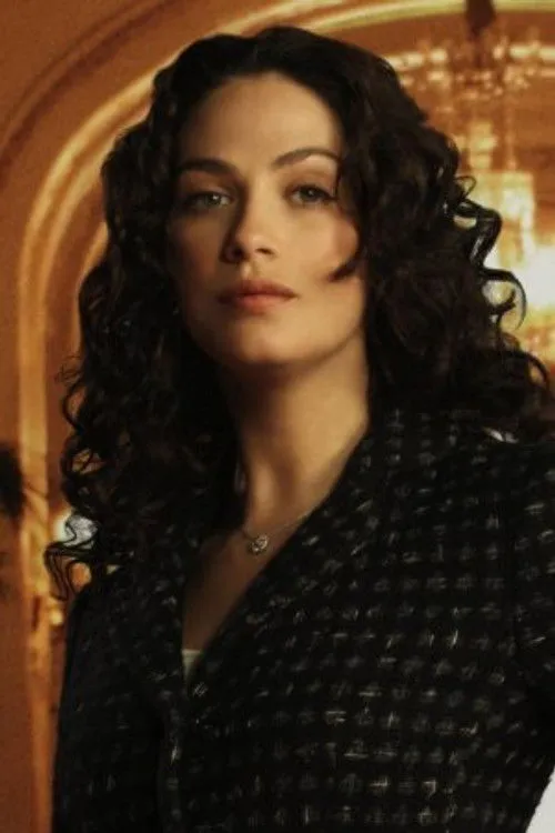 Joanne Kelly photo