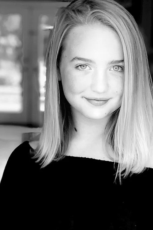 Ava Telek photo