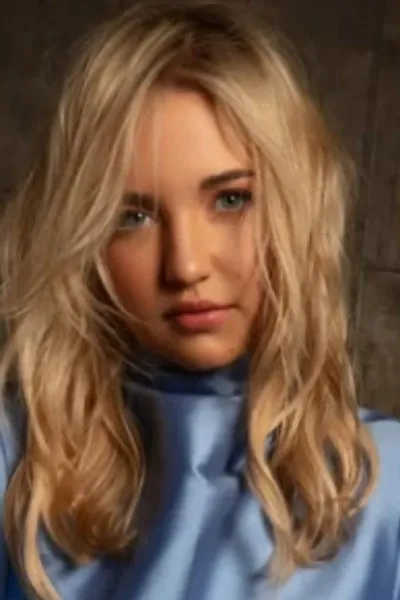Ava Telek photo