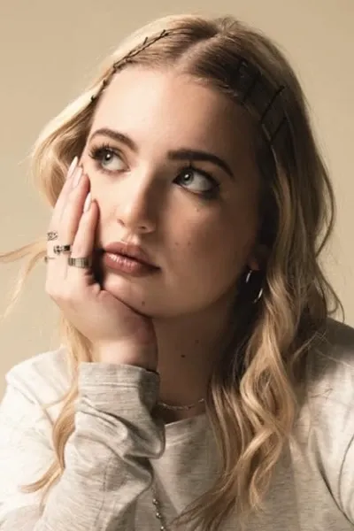 Ava Telek photo