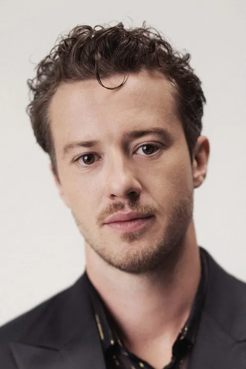 Joseph Quinn photo