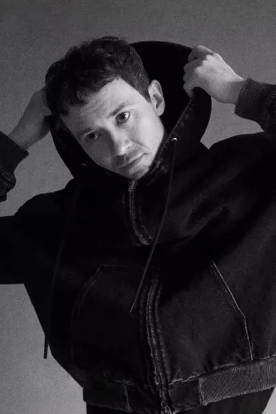 Joseph Quinn photo