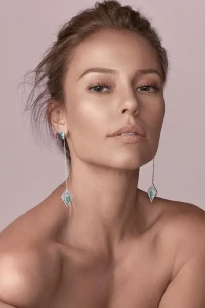 Paola Oliveira photo