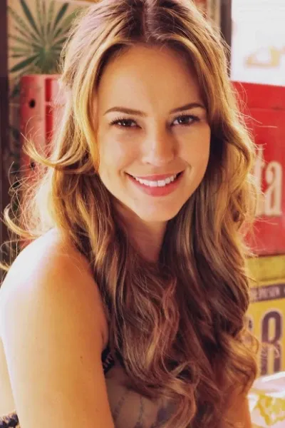 Paola Oliveira photo