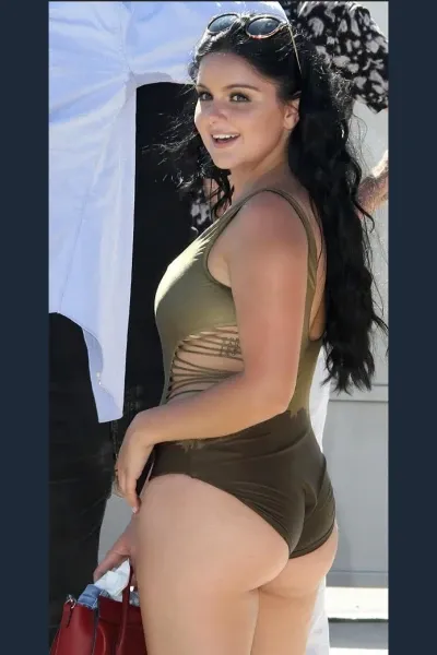 Ariel Winter photo
