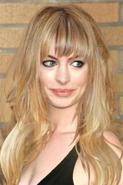 Anne Hathaway photo