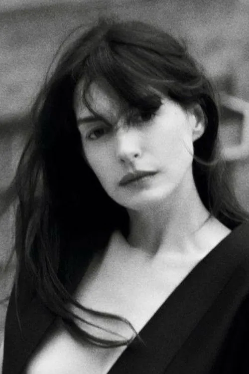 Anne Hathaway photo