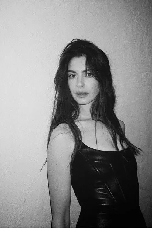 Anne Hathaway photo