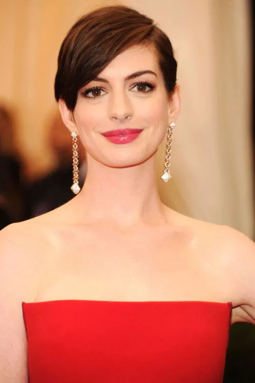 Anne Hathaway photo