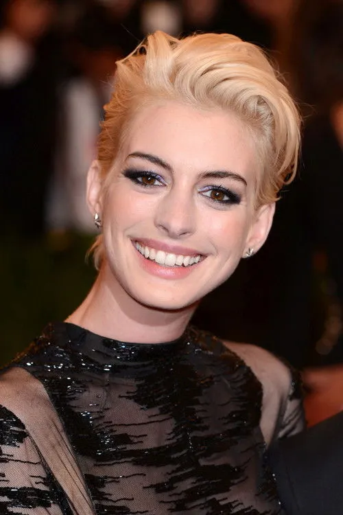 Anne Hathaway photo