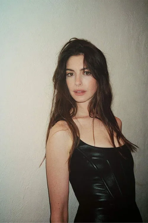 Anne Hathaway photo