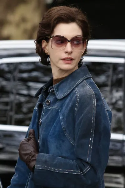 Anne Hathaway photo