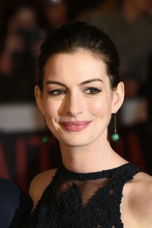 Anne Hathaway photo