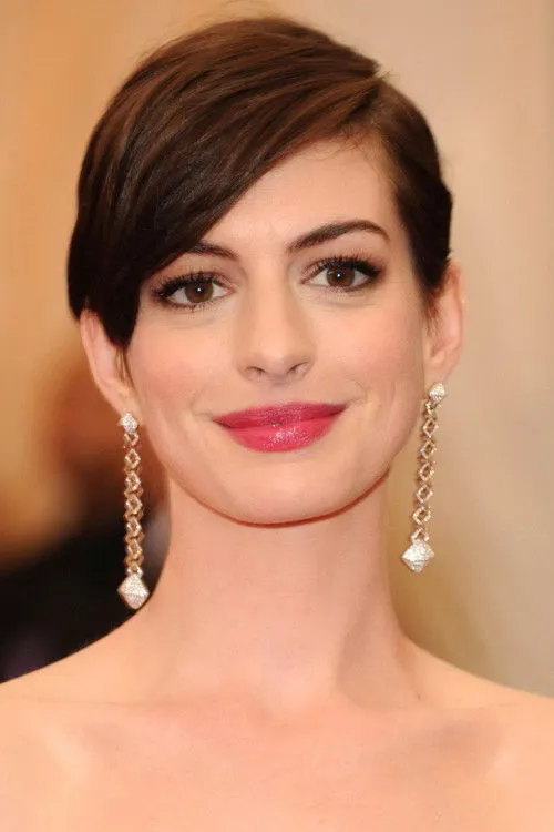Anne Hathaway photo