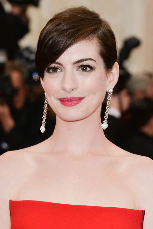 Anne Hathaway photo