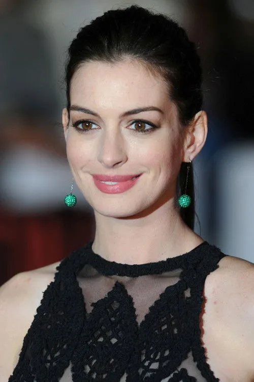 Anne Hathaway photo