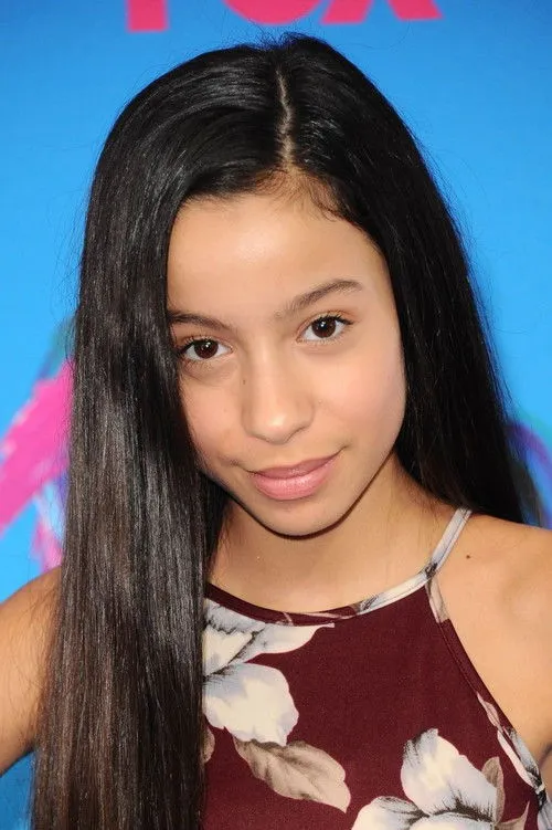 Izabella Alvarez photo