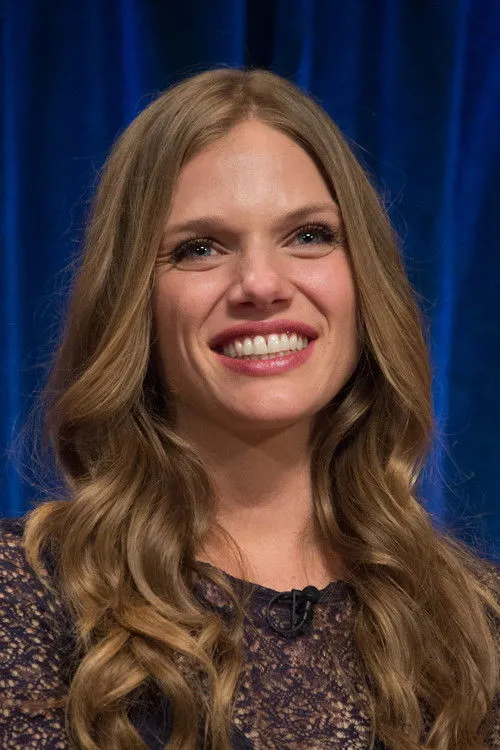 Tracy Spiridakos photo