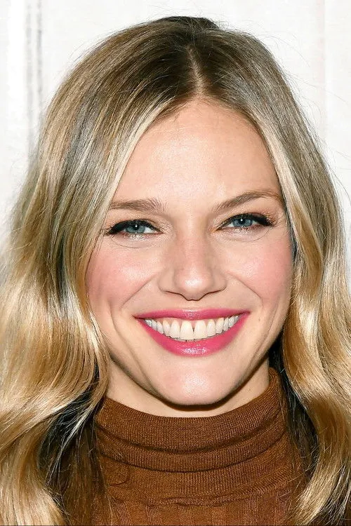 Tracy Spiridakos photo