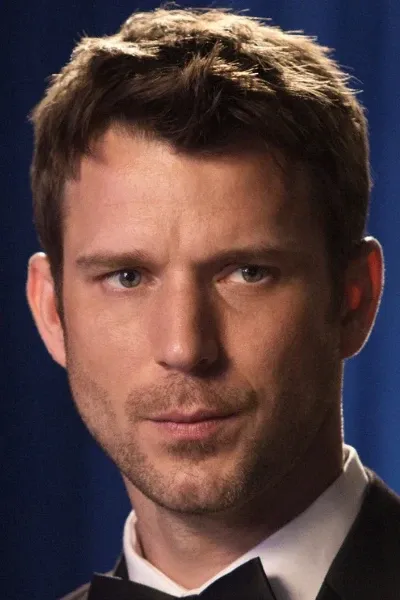 Wil Traval photo