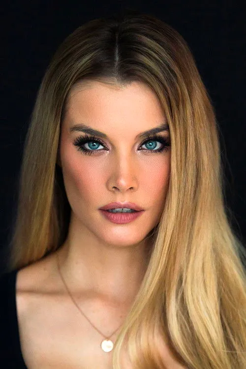 Emily Maddison photo