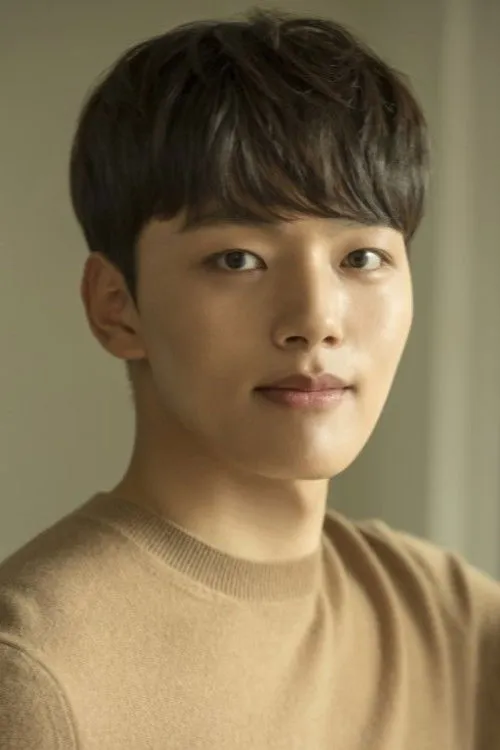 Yeo Jin-goo photo