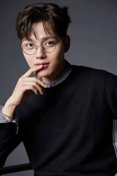 Yeo Jin-goo photo
