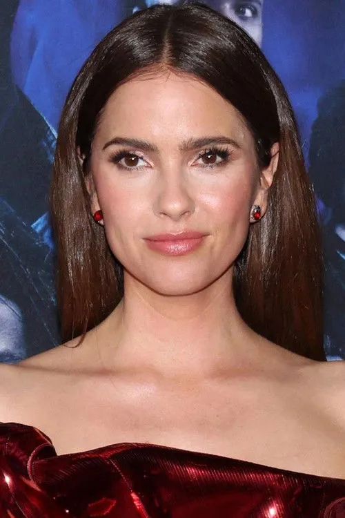 Shelley Hennig photo