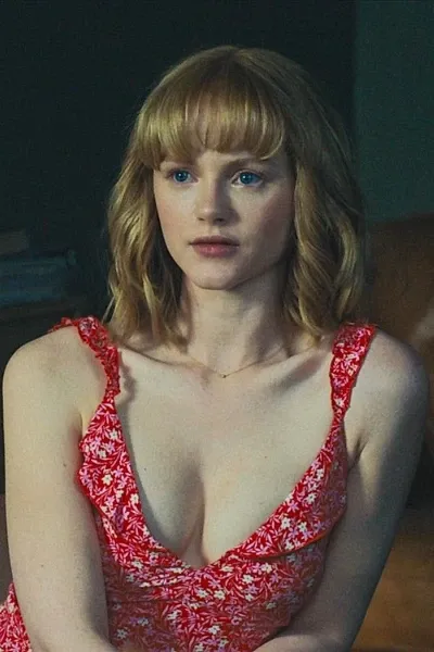 Emma Laird photo