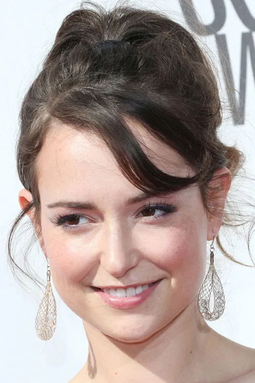 Milana Vayntrub photo