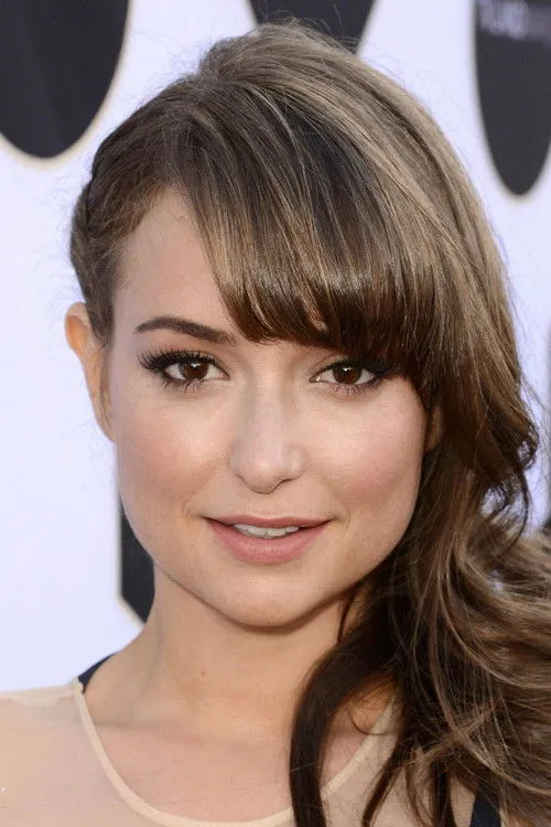Milana Vayntrub photo