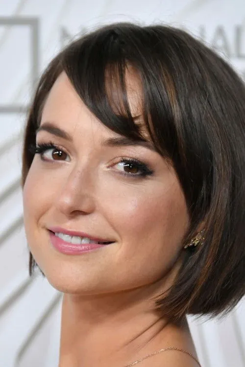 Milana Vayntrub photo