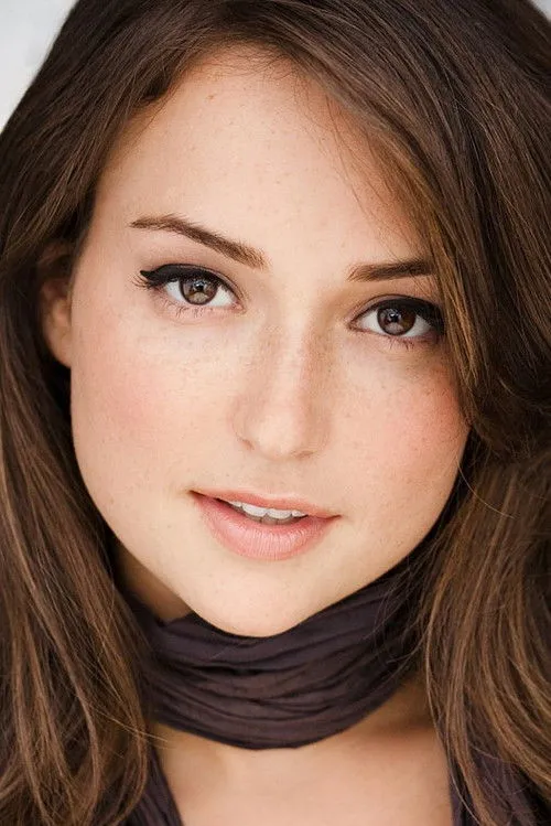Milana Vayntrub photo