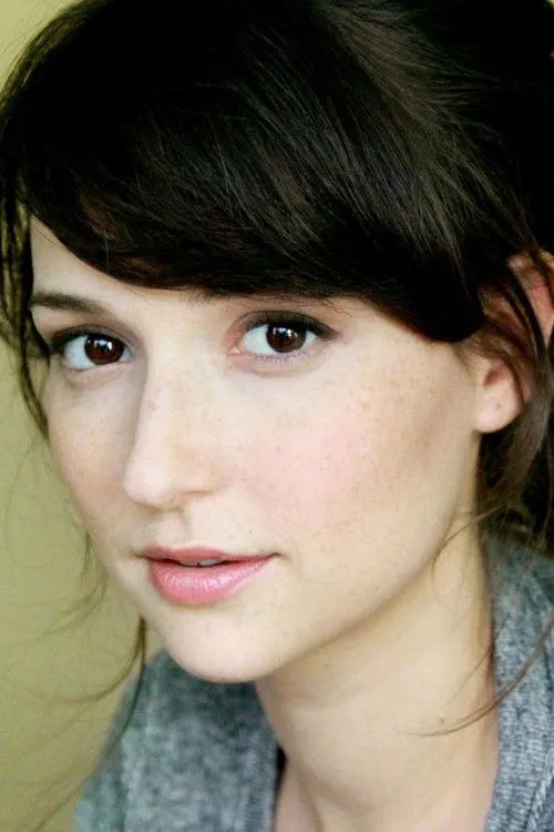 Milana Vayntrub photo