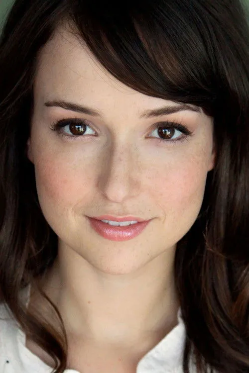 Milana Vayntrub photo
