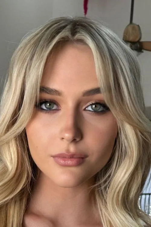 Alyvia Alyn Lind photo