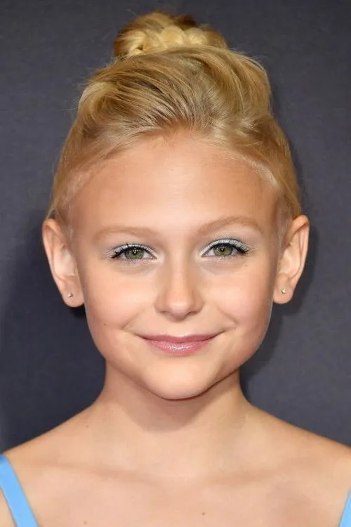 Alyvia Alyn Lind photo