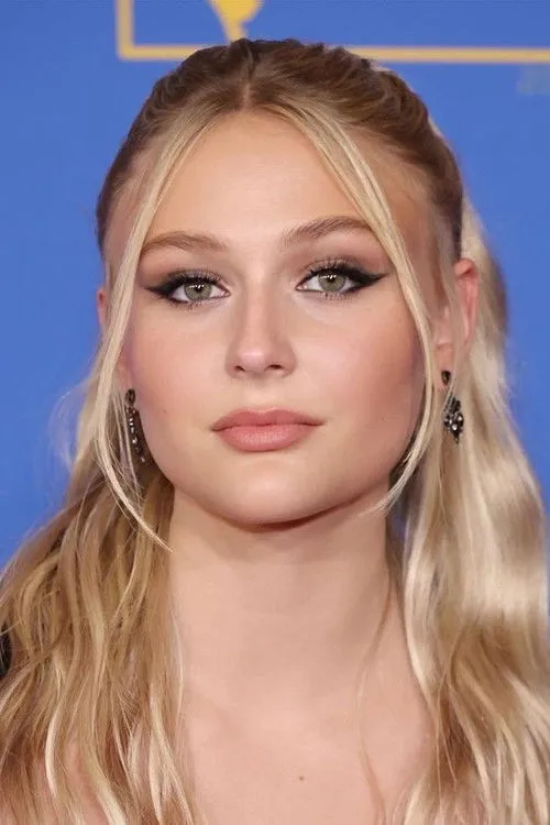Alyvia Alyn Lind photo